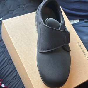 Orthofeet Men's Black Slip-On Loafers